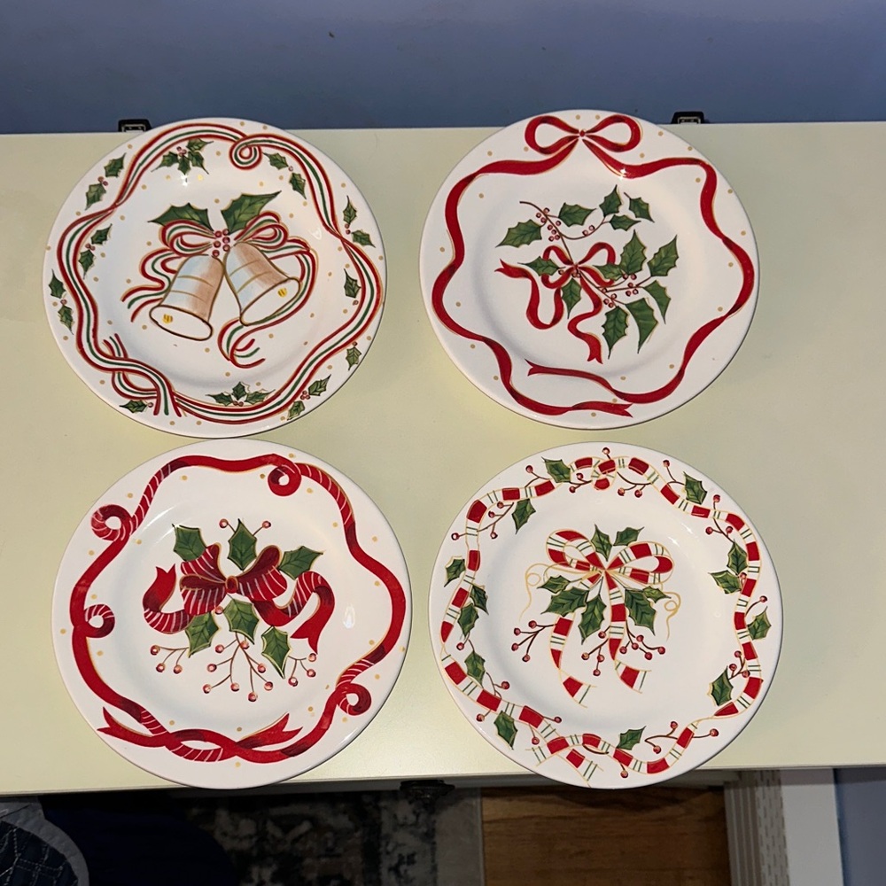 Festive Holiday Plates Set